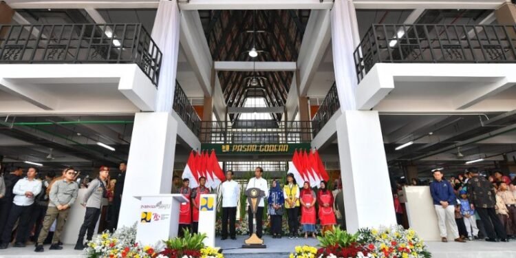 Presiden Jokowi saat meresmikan Pasar Godean, Sleman, DIY, Rabu (28/08/2024). (Setkab RI)