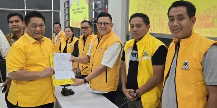 Ridwan Hisjam mendaftar sebagai Caketum Partai Golkar.(dok)