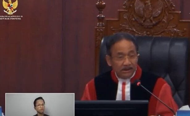 Tangkapan layar Youtube: Ketua MK Suhartoyo pada sidang putusan soal Ambang Batas Pilkada, Selasa (20/08/2024).