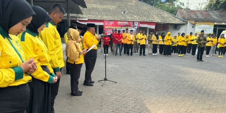 Upacara peringatan HUT RI ke-19 di Kantor DPD Partai Golkar Jakarta Utara, Sabtu (17/08/2024).(IstanaGaruda.com)