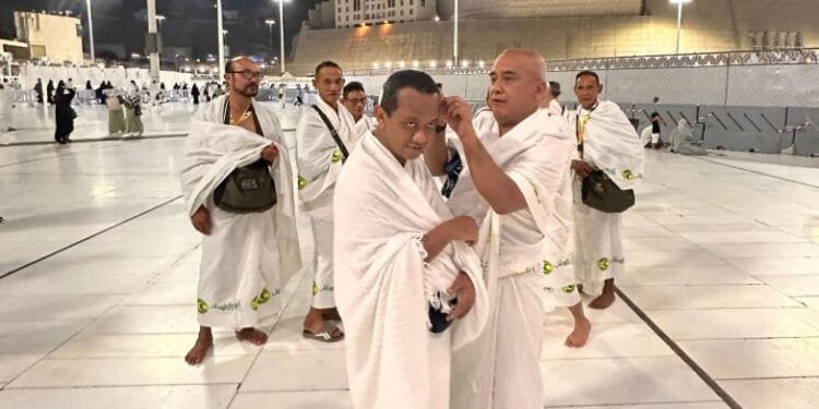 Menteri Energi dan Sumber Daya Mineral (ESDM) Bahlil Lahadalia membagikan momentum rangkaian perjalanan umrah. (rri.co.id)