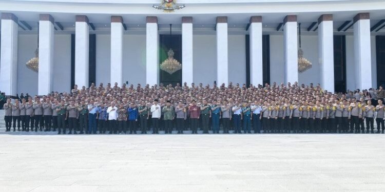 Presiden Jokowi memberikan pengarahan kepada pejabat TNI dan Polri, Istana Negara IKN, Kamis (12/09/2024). (Setkab.go.id)