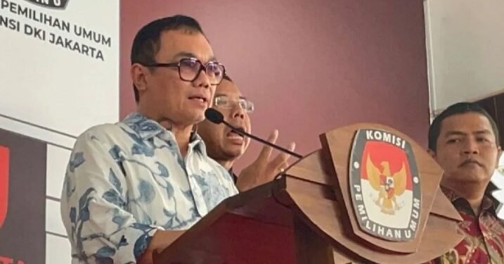 Ketua Divisi Sumber Daya Manusia, Organisasi, Pendidikan dan Pelatihan dan Penelitian dan Pengembangan KPU RI Parsadaan Harahap saat jumpa pers di KPU DKI Jakarta, Selasa (17/9/2024). (Antaranews)