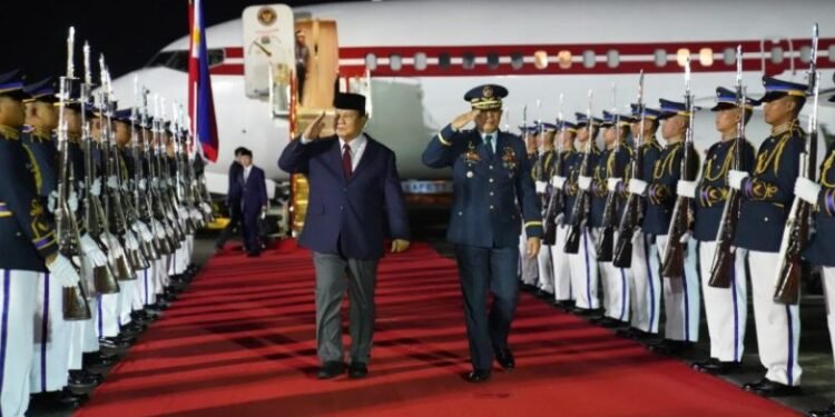 Menteri Pertahanan RI Prabowo Subianto tiba di Manila pada Kamis (19/9/2024). (KemhanRI)