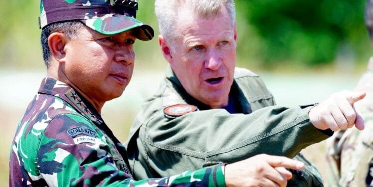 Panglima TNI Jenderal Agus Subiyanto dan Komandan Komando Indo Pasifik Amerika Serikat Samuel Paparo.(Puspen TNI)
