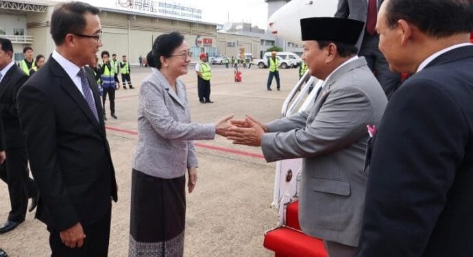 Sambutan hangat dari Menteri dan Kepala kantor Presiden Laos. (Kemhan RI)