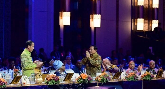 Presiden Jokowi dan Prabowo Subianto di acara Gala Dinner Indonesia-Africa Forum di Bali, Minggu (01/09/2024). (KemhanRI)