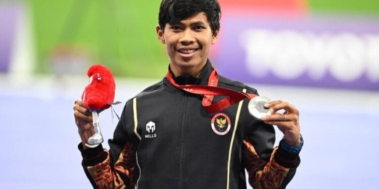Saptoyogo Purnomo meraih medali perak di Paralimpiade Paris 2024.(X@jokowi)