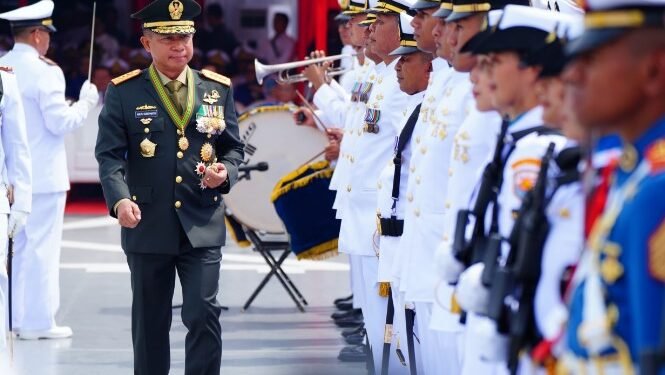 Panglima TNI Jenderal TNI Agus Subiyanto pimpin Upacara HUT Ke-79 TNI AL, Selasa (10/9/2024). (tni.mil.id)