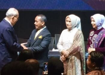 Bahlil Lahadalia Raih Gelar Doktor dengan Predikat Cumlaude dari Universitas Indonesia