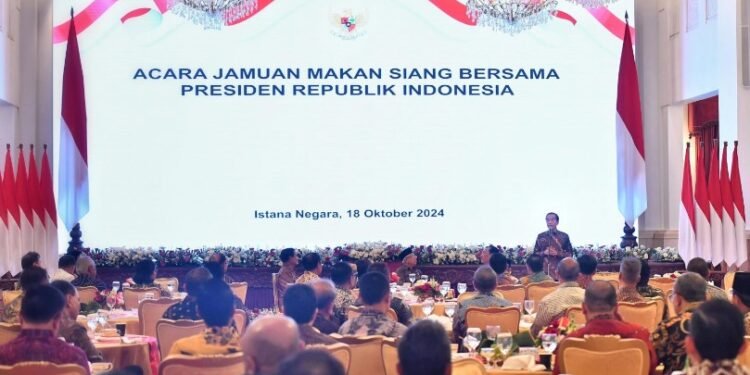 Momen perpisahan: Presiden Joko Widodo (Jokowi) memohon pamit pada acara makan siang di Istana Negara, Jumat (18/10/2024).(Setkab RI)