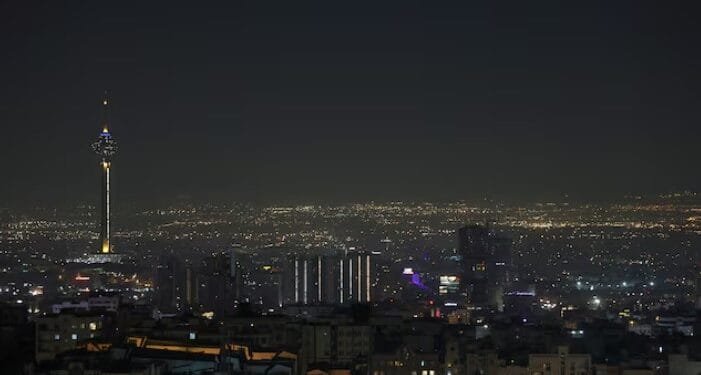 Pemandangan kota Teheran, Iran, pada Sabtu dinihari (26/10/2024) beberapa saatsetelah terdengar sejumlah ledakan.(Reuters)
