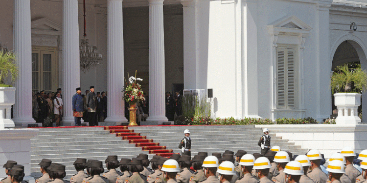 Prosesi pisah sambut Presiden RI dari Joko Widodo kepada Prabowo Subianto di Istana Merdeka, Minggu (20/10/2024).(Setkab RI)