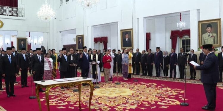 Presiden Prabowo Subianto melantik Wakil Menteri dan Sekretaris Kabinet, Senin (21/10/2024).(Setkab RI)