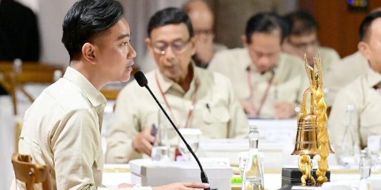 Wapres Gibran Rakabuming makan siang bersama jajaran Kabinet Merah Putih, Sabtu (26/10/2024).(Wapresri)