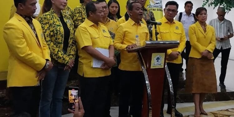 Bahlil Lahadalia mengumumkan pengurus DPP Partai Golkar 2024-2029, Kamis (07/11/2024).(IstanaGaruda.com)