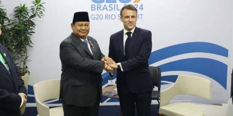 Presiden Prabowo Subianto dam Presiden Prancis Emmanuel Macron, bertemu di sela-KTT G20, Selasa lalu. (Presidenri)