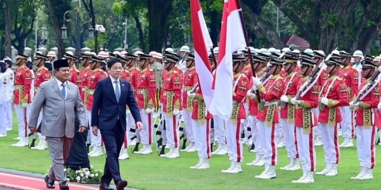 Presiden Prabowo Subianto menerima kunjungan resmi PM Singapura Lawrence Wong, di Istana Merdeka Jakarta, Rabu (06/11/2024).(Presidenri)