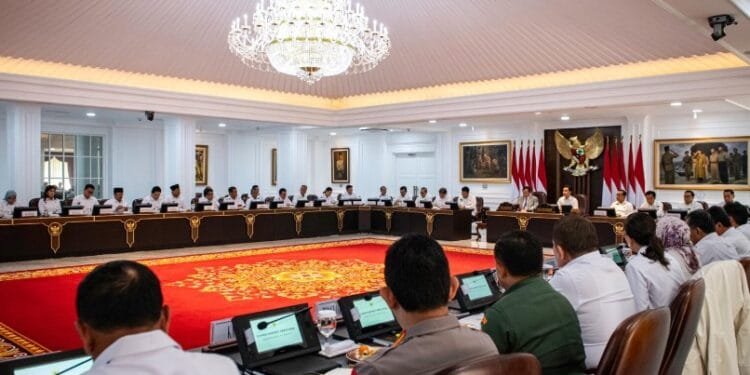 Presiden Prabowo Subianto saat memimpin Sidang Kabinet Paripurna, di Kantor Presiden, Jakarta, Rabu (06/11/2024).(Setkabri)