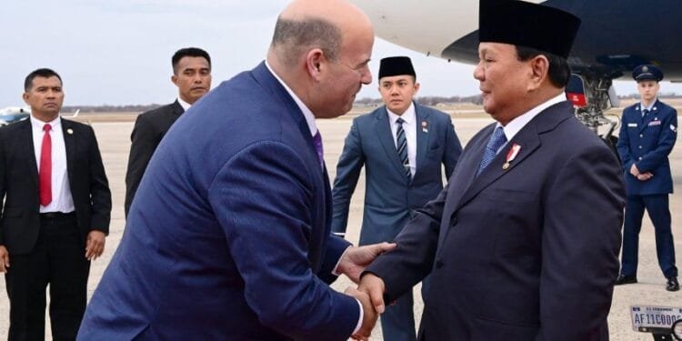 Presiden Prabowo Subianto tiba di Pangkalan Militer Andrews, Washington DC, Amerika Serikat, Minggu (10/11/2024).(Presidenri)