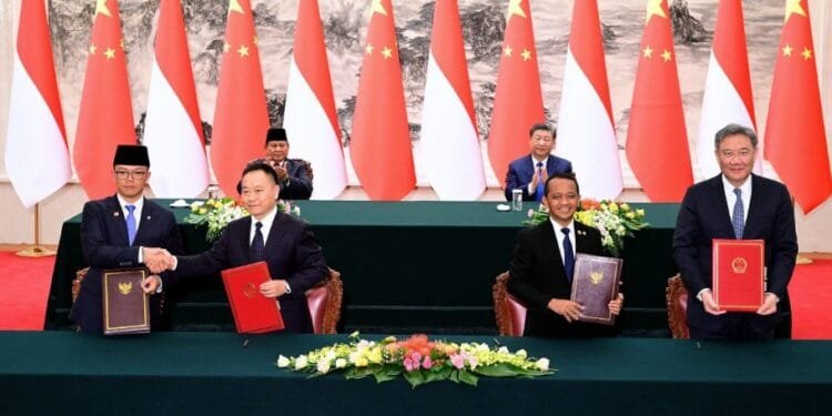 Presiden RI Prabowo Subianto dan Presiden Tingkok Xi Jinping menyaksikan penandatanganan tujuh poin kesepakatan Indonesia-Tiongkok, Sabtu (09/11/2024).(Presidenri)