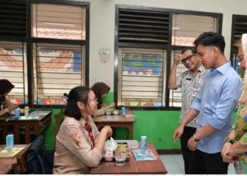 Wapres Gibran Tinjau Program MBG di SMKN 7 Semarang: Dorong Prestasi Lewat Nutrisi