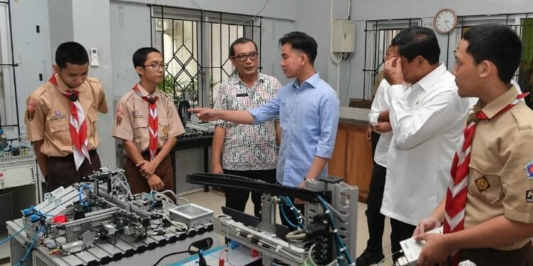 Wapres Gibran Apresiasi Inovasi Mesin MPS Karya Siswa SMK Negeri 7 Semarang.(Wapresri)