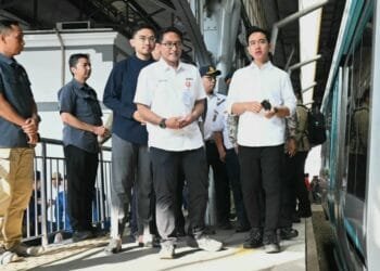 Wapres Gibran Pantau Uji Coba Trem Otonom Berbasis Baterai