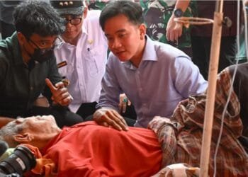 Respons Cepat Erupsi Gunung Lewotobi: Wapres Gibran Kunjungi Pengungsi di Flores Timur