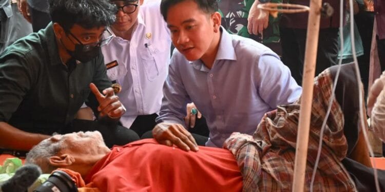 Wapres Gibran Rakabuming Kunjungi Korban Erupsi Gunung Lewotobi, Kamis (14/11/2024).(Wapresri)