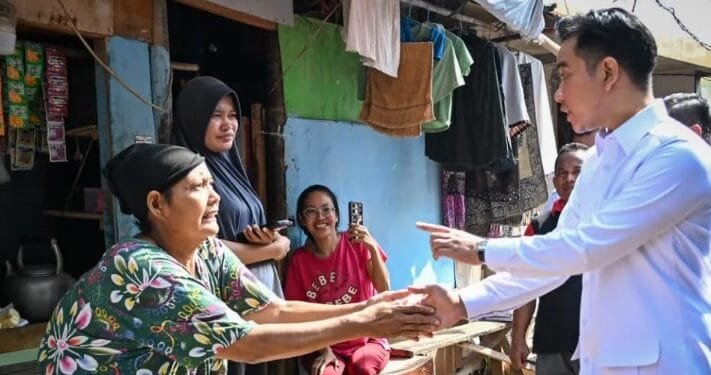 Wapres Gibran Tinjau Langsung Dampak Banjir Rob di Muara Angke, Rabu (20/11/2024).(Wapresri)