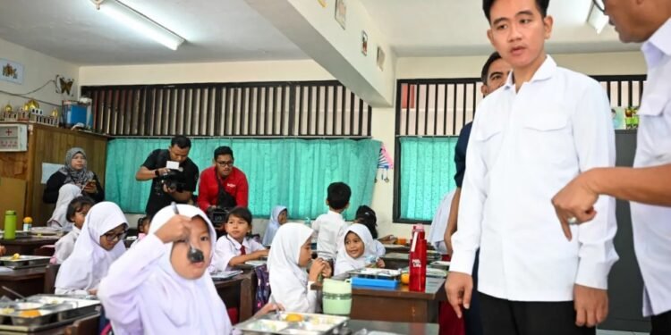 Wapres Gibran Tinjau Program Makan Bergizi Gratis di Jakarta.(Wapresri)