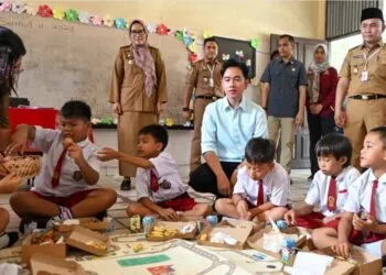 Wapres Gibran Tinjau Langsung Program Makan Bergizi Gratis di Palangka Raya