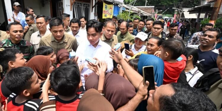 Wapres Gibran saat mengunjungi Desa Mayangsari yang tak diagendakan sebelumnya.(Wapresri)