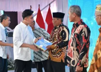 Wapres Gibran Hadiri Rembuk Tani di Semarang: Serahkan Bantuan Pupuk Nonsubsidi