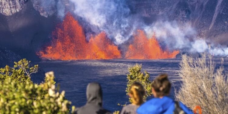 Gunung Berapi Kilauea di Hawaii Semburkan Lava.(APNews)