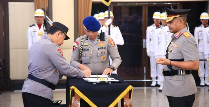 Kapolri Pimpin Sertijab dan Pelantikan 6 Pejabat Tinggi di Mabes Polri.(Humas Polri)