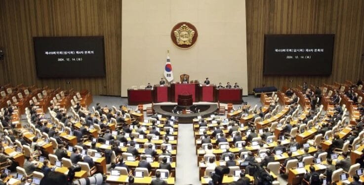Sesi pleno parlemen Korsel untuk pemungutan suara pemakzulan Presiden Yoon Suk Yeol di Majelis Nasional, Seoul, Sabtu (14/12/2024).(APNews)