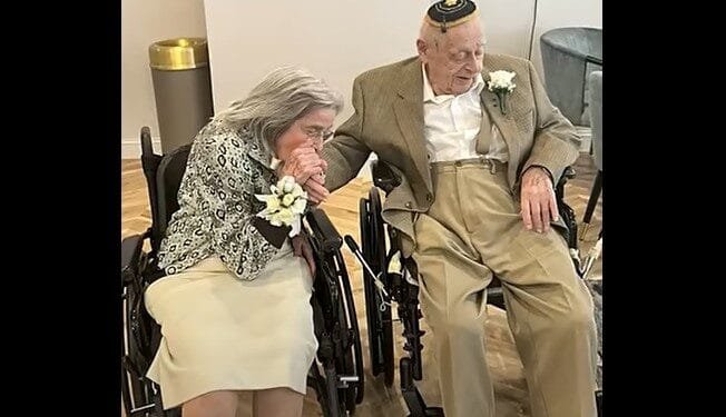 Pernikahan pasangan pengantin tertua di dunia: Prosesinya di panti jompo.(Upi)