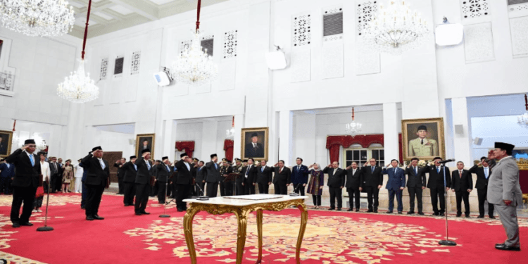 Presiden Prabowo Subianto memimpin prosesi pengucapan sumpah jabatan bagi pimpinan dan anggota Dewas KPK periode 2024-2029.(Presidenri)