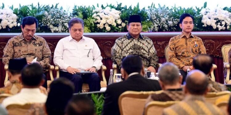 Presiden Prabowo Subianto serahkan DIPA 2025 dan luncurkan E-Katalog versi terbaru.(Presidenri)