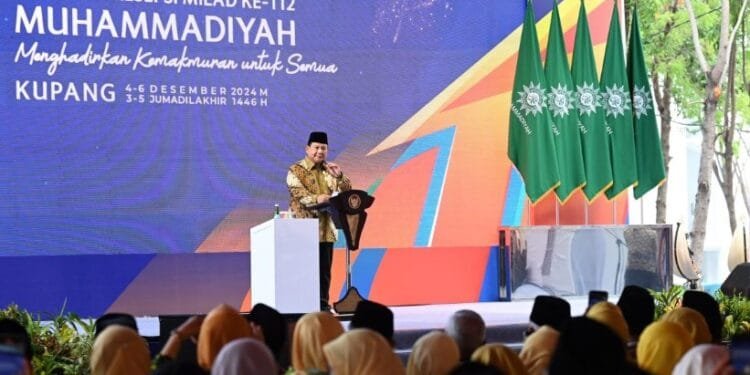 Presiden Prabowo Subianto memberi sambutan di Sidang Tanwir dan perayaan Milad ke-112 Muhammadiyah di Universitas Muhammadiyah Kupang, NTT.(Presidenri)