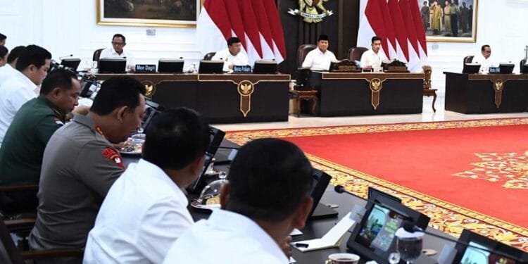Presiden Prabowo Subianto saat memimpin Ratas tentnag persiapan keamanan jelang Natal 2024 dan Tahun Baru 2025.(Presidenri)
