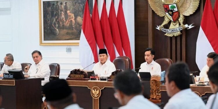 Presiden Prabowo Subianto saat memimpin Sidang Kabinet Paripurna, Senin (02/12/2024).(Presidenri)
