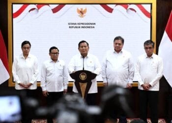 Wapres Gibran Tinjau Warga Terdampak Banjir di Kampung Melayu dan Cawang