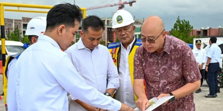 Wapres Gibran saat meninjau Gerbang Tol KM 149 Gedebage, Jumat (20/12/2024).(Wapresri)