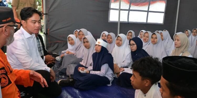 Wapres Gibran saksikan simulasi mitigasi bencana di Pondok Pesantren MBS Ki Bagus Hadikusumo 2.(Wapresri)