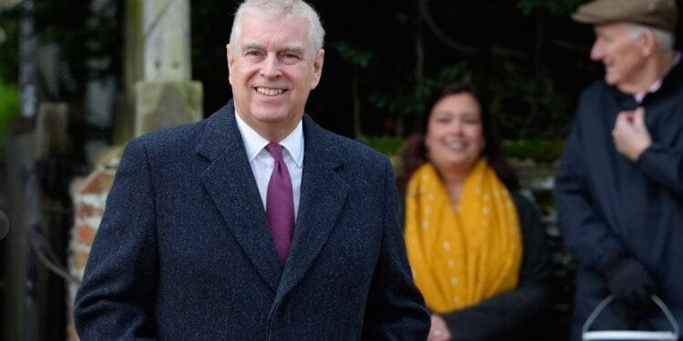 Yang Tengbo, atau dikenal sebagai Chris Yang (50 tahun) menyatakan dirinya tidak melakukan kesalahan atau tindakan melanggar hukum.(APnews)