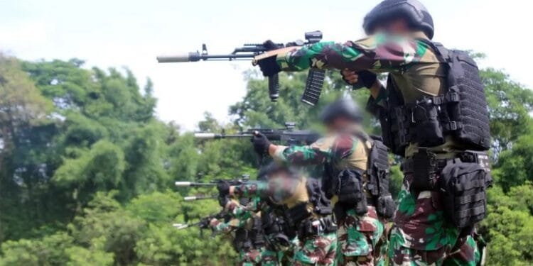 Prajurit Yontaifib 2 Marinir Permahir Kemampuan Menembak.(PuspenTNI)