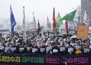 Demonstran Korsel Tuntut Penahanan dan Pemakzulan Yoon Suk Yeol di Tengah Cuaca Dingin